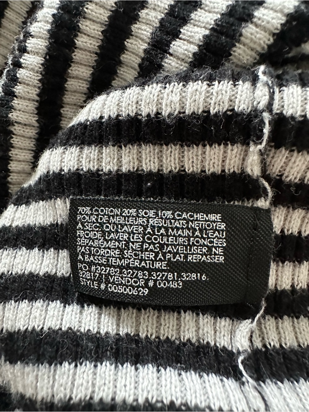 Vintage Club Monaco Black & White Striped V-Neck Cotton and Cashmere Top - Picture 7 of 7